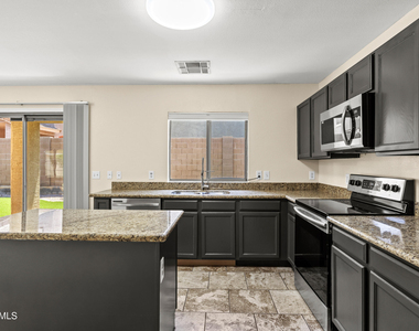21827 N 40th Way - Photo Thumbnail 9