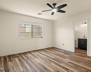 21827 N 40th Way - Photo Thumbnail 18