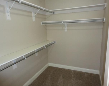 316 Hacienda Drive - Photo Thumbnail 17