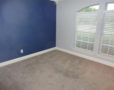 316 Hacienda Drive - Photo Thumbnail 22