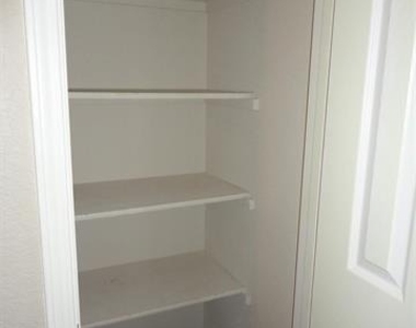 316 Hacienda Drive - Photo Thumbnail 11