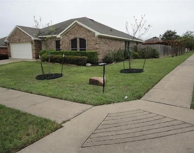316 Hacienda Drive - Photo Thumbnail 5