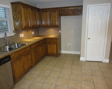316 Hacienda Drive - Photo Thumbnail 10