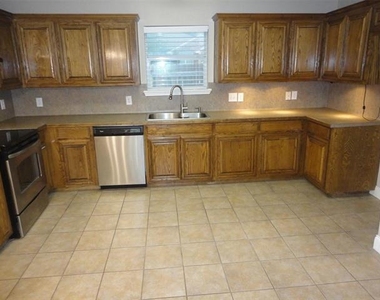 316 Hacienda Drive - Photo Thumbnail 9