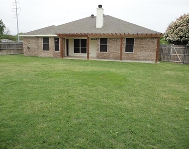 316 Hacienda Drive - Photo Thumbnail 6