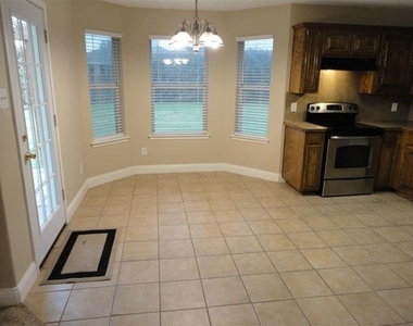 316 Hacienda Drive - Photo Thumbnail 3
