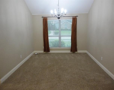 316 Hacienda Drive - Photo Thumbnail 12