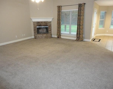 316 Hacienda Drive - Photo Thumbnail 4