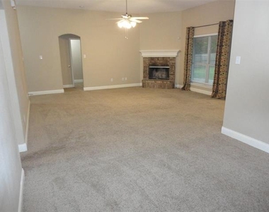 316 Hacienda Drive - Photo Thumbnail 2