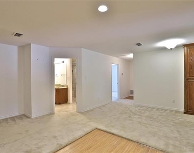 2650 Madison Avenue - Photo Thumbnail 13