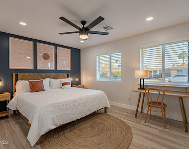 7440 E Cambridge Avenue - Photo Thumbnail 9