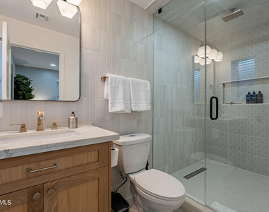 7440 E Cambridge Avenue - Photo Thumbnail 15