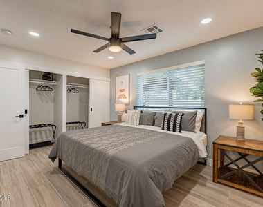 7440 E Cambridge Avenue - Photo Thumbnail 13