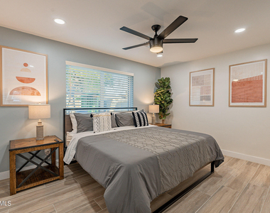 7440 E Cambridge Avenue - Photo Thumbnail 12