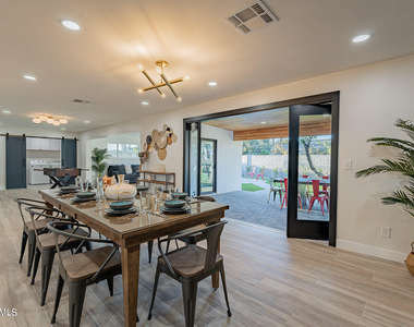 7440 E Cambridge Avenue - Photo Thumbnail 22