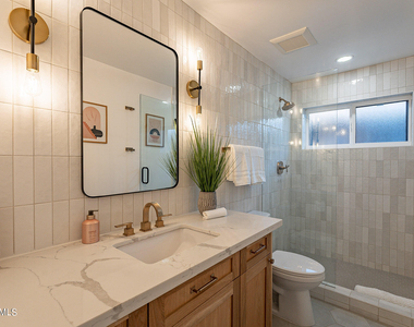 7440 E Cambridge Avenue - Photo Thumbnail 11