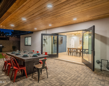7440 E Cambridge Avenue - Photo Thumbnail 3