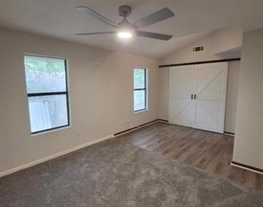 8109 Tinsley Lane - Photo Thumbnail 4