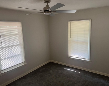 8109 Tinsley Lane - Photo Thumbnail 10