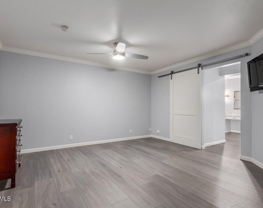 481 W Half Moon Way - Photo Thumbnail 12