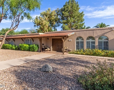481 W Half Moon Way - Photo Thumbnail 2
