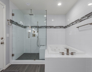 481 W Half Moon Way - Photo Thumbnail 16