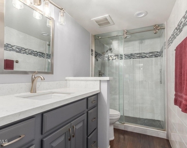 481 W Half Moon Way - Photo Thumbnail 19