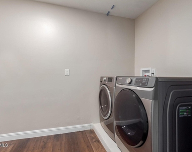 481 W Half Moon Way - Photo Thumbnail 21