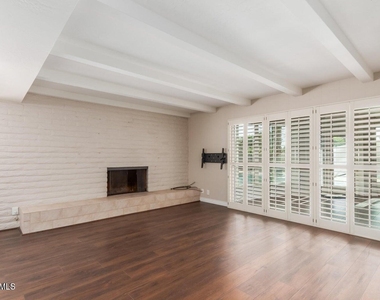 481 W Half Moon Way - Photo Thumbnail 10