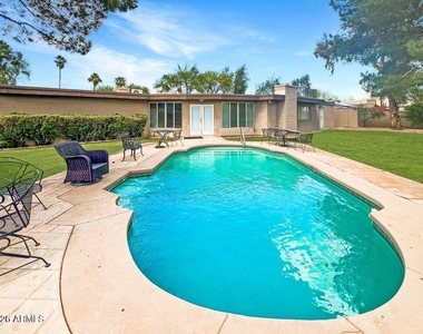481 W Half Moon Way - Photo Thumbnail 29