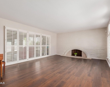 481 W Half Moon Way - Photo Thumbnail 4