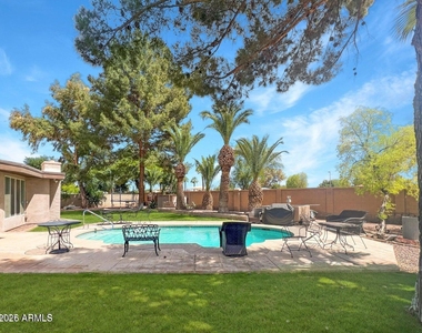 481 W Half Moon Way - Photo Thumbnail 28
