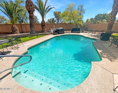 481 W Half Moon Way - Photo Thumbnail 27
