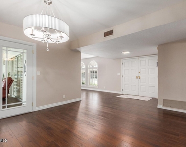 481 W Half Moon Way - Photo Thumbnail 6