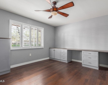 481 W Half Moon Way - Photo Thumbnail 25