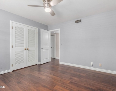 481 W Half Moon Way - Photo Thumbnail 22
