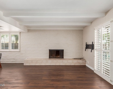 481 W Half Moon Way - Photo Thumbnail 11