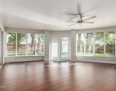 481 W Half Moon Way - Photo Thumbnail 24