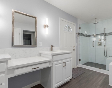 481 W Half Moon Way - Photo Thumbnail 17