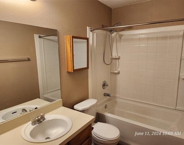 429 Thomas Street Sw - Photo Thumbnail 9