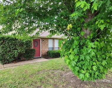 429 Thomas Street Sw - Photo Thumbnail 1