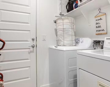 8908 W Solano Drive - Photo Thumbnail 13