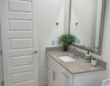 8908 W Solano Drive - Photo Thumbnail 12