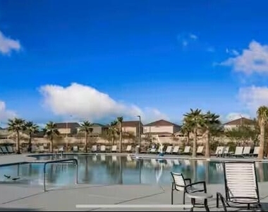 8908 W Solano Drive - Photo Thumbnail 16