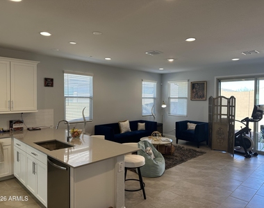8908 W Solano Drive - Photo Thumbnail 3