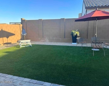 8908 W Solano Drive - Photo Thumbnail 15