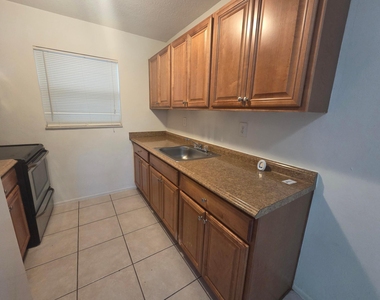 701 Se 15th Street - Photo Thumbnail 2