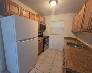 701 Se 15th Street - Photo Thumbnail 3