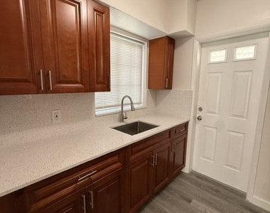 2802 Sw 36th Avenue - Photo Thumbnail 2