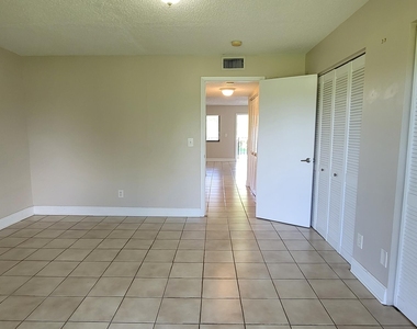 1523 Meadows Circle W - Photo Thumbnail 6